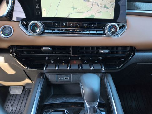 Used 2026 GMC Canyon AT4 image 13