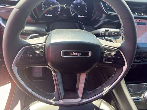 Used 2024 Jeep Grand Cherokee Limited AWD/4WD image 16