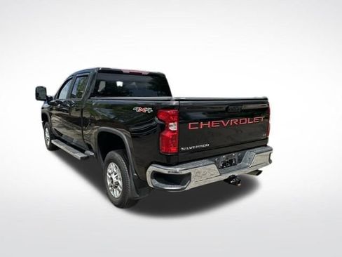 Used 2023 Chevrolet Silverado 2500 LT w/ Convenience Package AWD/4WD image 3