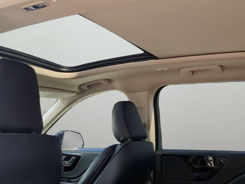 Used 2022 Lincoln Aviator AWD w/ Premium Package image 20