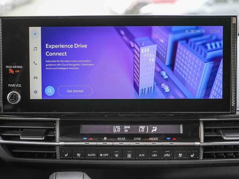 Used 2025 Toyota Sienna Platinum image 12