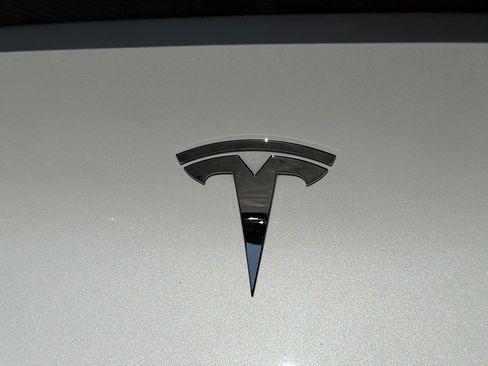 Used 2023 Tesla Model Y Performance AWD/4WD image 11