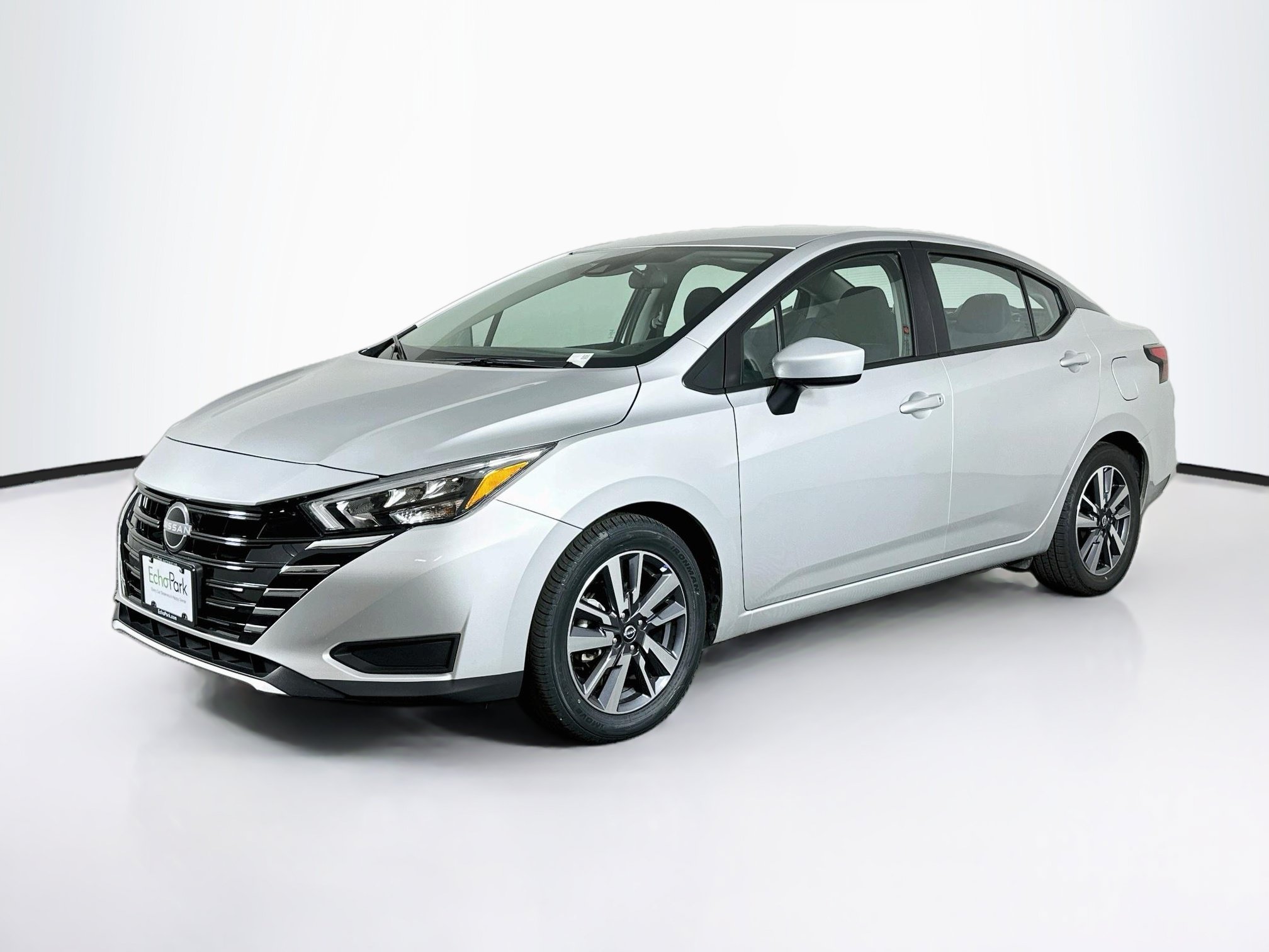 Used 2025 Nissan Versa SV FWD image 3