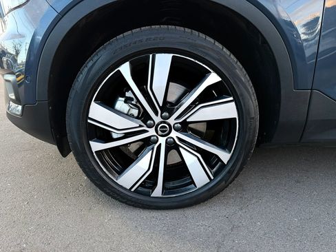 Used 2022 Volvo XC40 P8 Recharge Plus AWD/4WD image 40