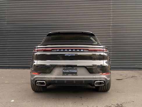 New 2026 Porsche Cayenne Coupe AWD/4WD image 9