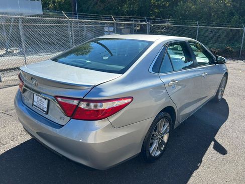 Used 2017 Toyota Camry SE FWD image 5