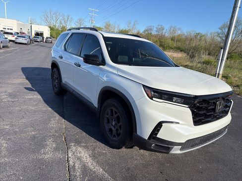 Used 2025 Honda Pilot TrailSport image 10