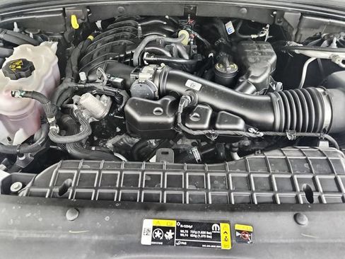 Used 2025 Jeep Grand Cherokee Limited w/ Luxury Tech Group II AWD/4WD image 36