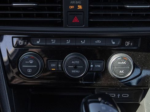 Used 2024 Volkswagen Jetta SE FWD image 18