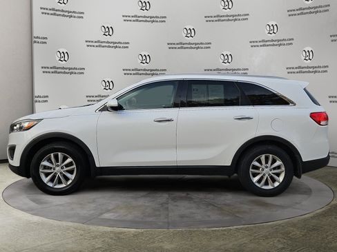 Used 2016 Kia Sorento LX w/ LX Convenience Package image 2
