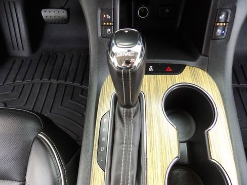 Used 2019 GMC Acadia Denali image 20