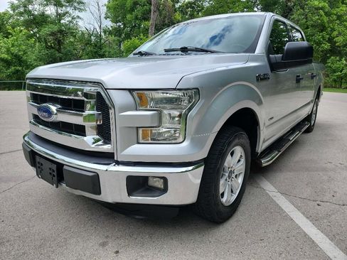 Used 2015 Ford F150 XLT RWD image 3