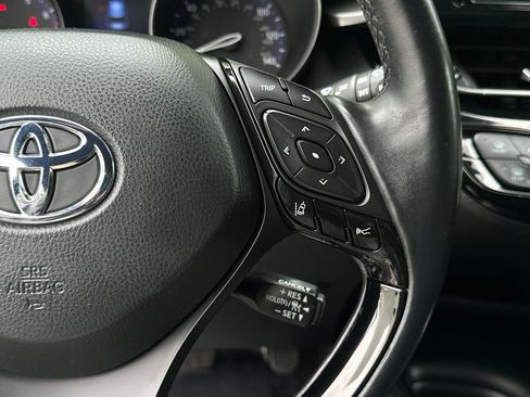 Used 2018 Toyota C-HR XLE FWD image 24