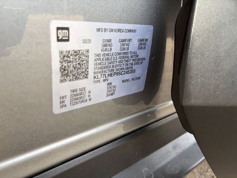 Used 2025 Chevrolet Trax LT image 29