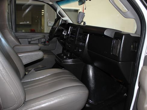 Used 2017 Chevrolet Express 2500 Extended RWD image 20