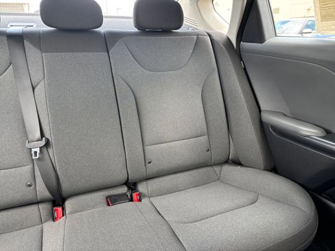 Used 2025 Kia K4 LXS image 36