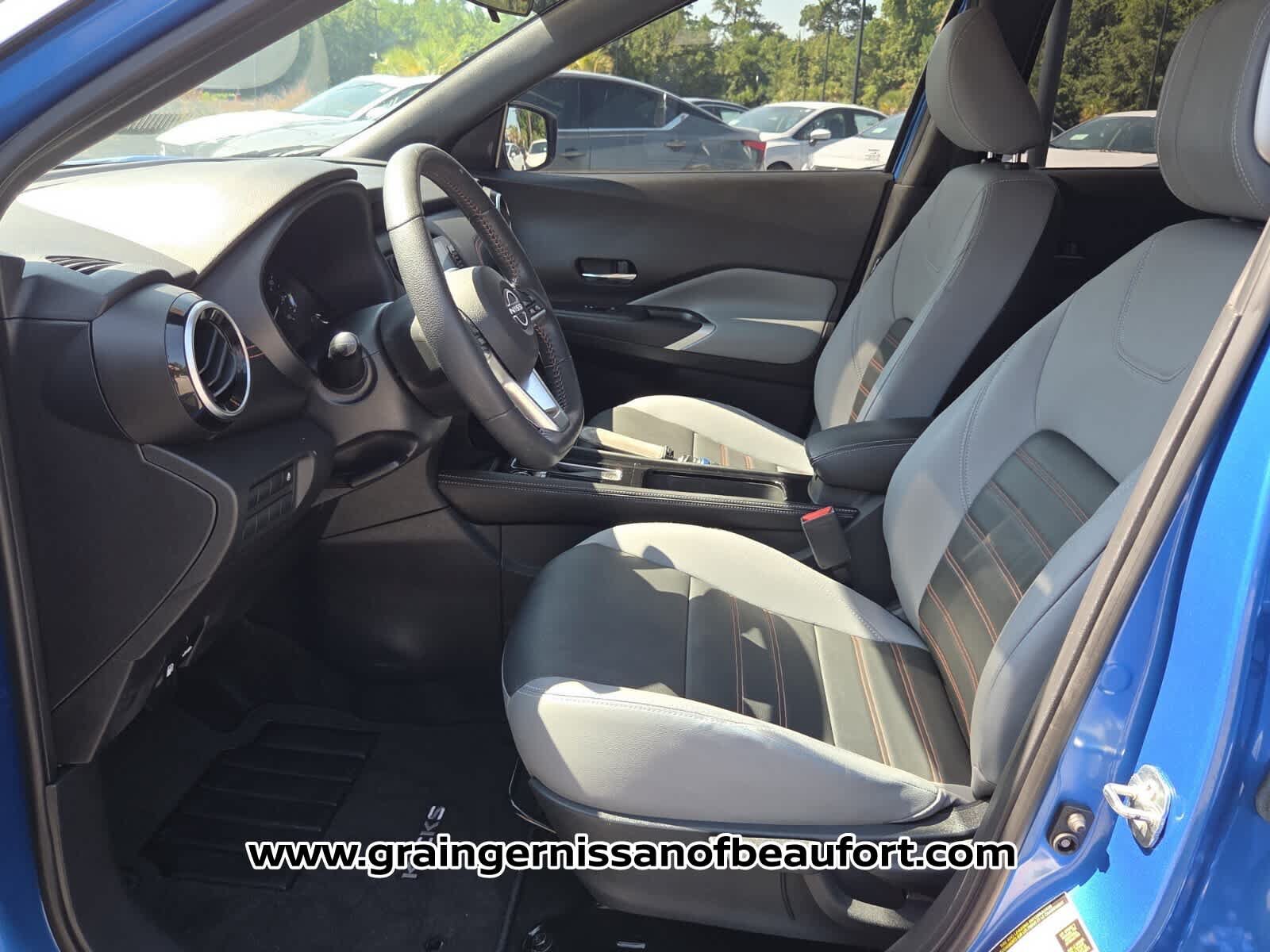 Used 2023 Nissan Kicks SR w/ SR Premium Package FWD image 3