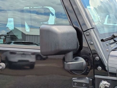Used 2017 Jeep Wrangler Unlimited Sport w/ Connectivity Group AWD/4WD image 12