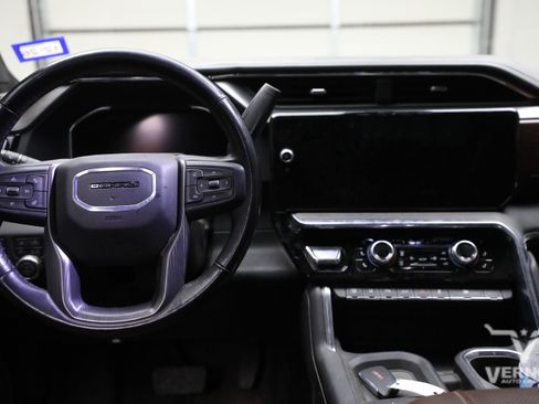 Used 2025 GMC Sierra 3500 Denali Ultimate AWD/4WD image 8
