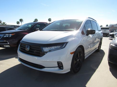 Used 2023 Honda Odyssey Sport image 1