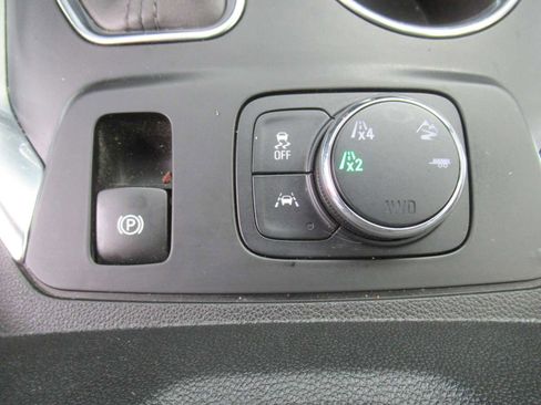 Used 2021 Chevrolet Traverse Premier image 36