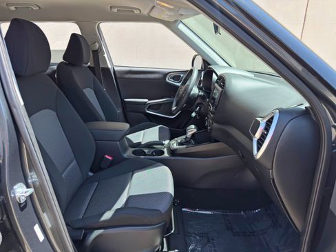 Used 2023 Kia Soul LX w/ LX Technology Package FWD image 14