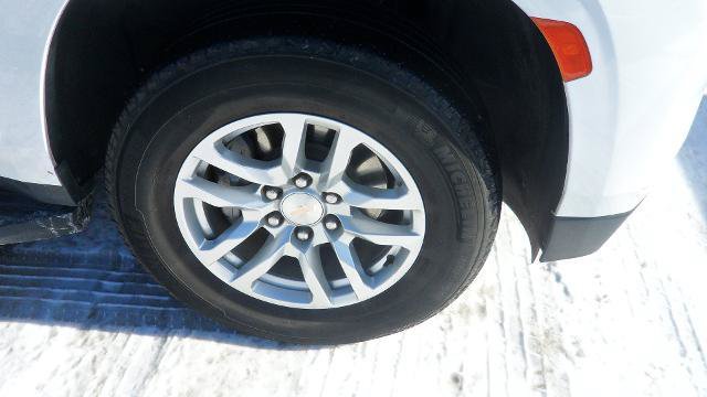 Used 2024 Chevrolet Suburban LT AWD/4WD image 4