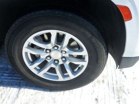 Used 2024 Chevrolet Suburban LT image 4