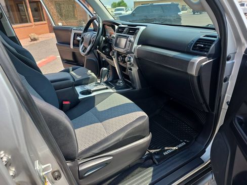 Used 2017 Toyota 4Runner SR5 AWD/4WD image 28