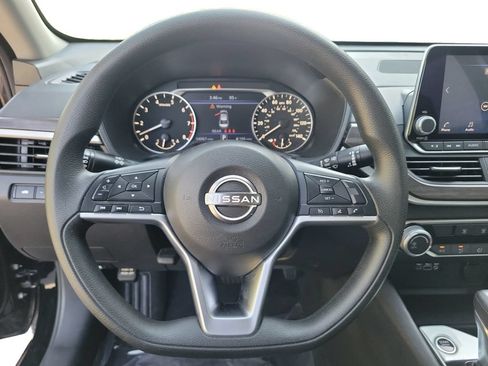 Used 2024 Nissan Altima 2.5 SV FWD image 12