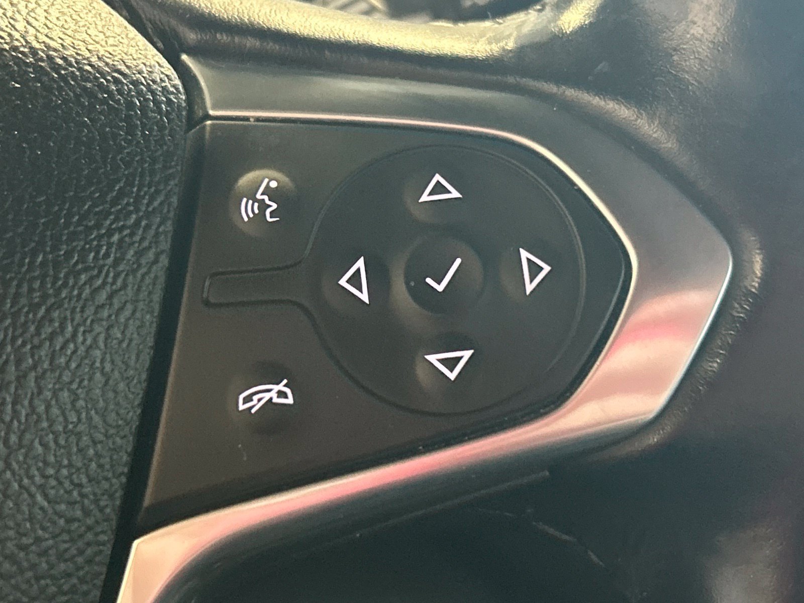 Used 2022 Chevrolet Traverse LT AWD/4WD image 24