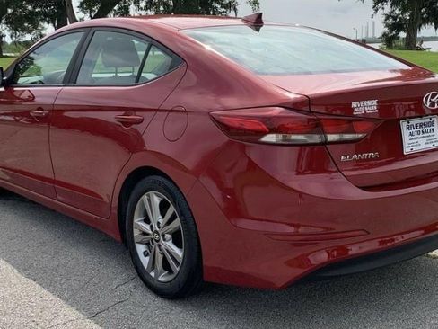 Used 2017 Hyundai Elantra SE image 6