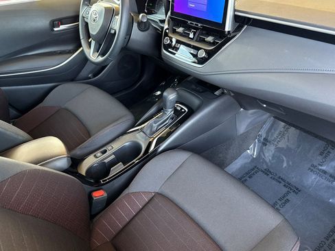Certified 2025 Toyota Corolla SE image 18