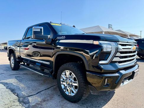Used 2024 Chevrolet Silverado 3500 High Country w/ Technology Package AWD/4WD image 3