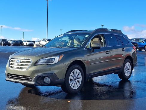 Used 2017 Subaru Outback 2.5i Premium image 3