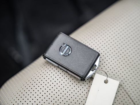 Used 2022 Volvo XC60 T8 Inscription w/ Advanced Package image 43