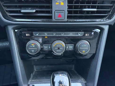 Used 2024 Volkswagen Taos SE image 27