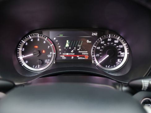Used 2024 Toyota Highlander LE FWD image 18