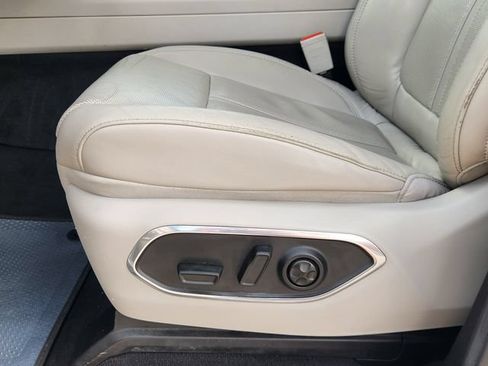 Used 2022 Jeep Wagoneer Series III w/ Premium Group I RWD image 23