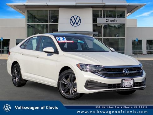 Used 2022 Volkswagen Jetta SE FWD image 1