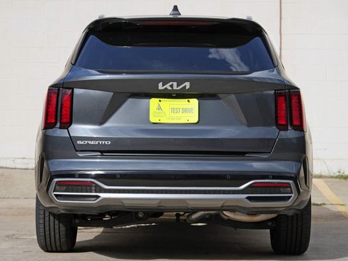 Used 2023 Kia Sorento S FWD image 10