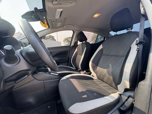 Used 2021 Nissan Versa SV image 12