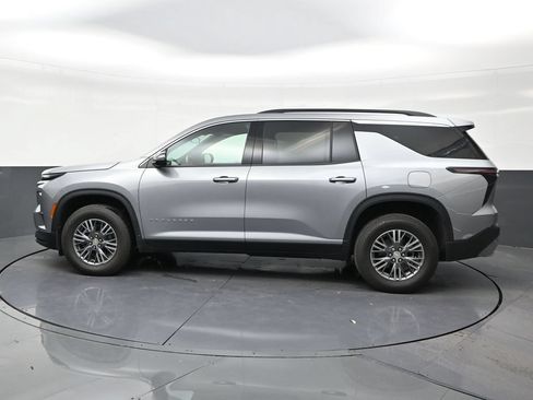 Used 2024 Chevrolet Traverse LS FWD image 2