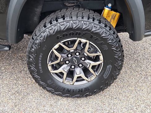 Used 2024 Chevrolet Colorado ZR2 w/ Safety Package AWD/4WD image 8