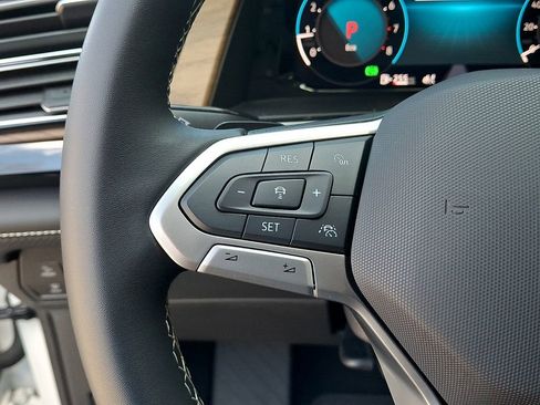 Certified 2025 Volkswagen Atlas SE w/ Panoramic Sunroof Package image 22