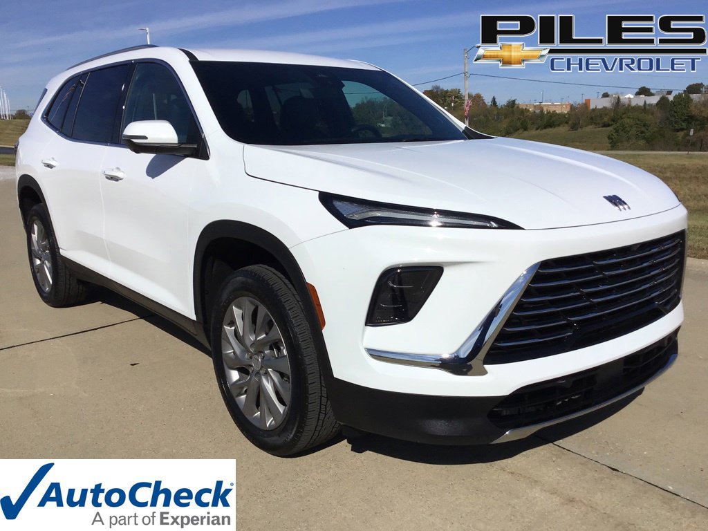Used 2026 Buick Enclave Preferred w/ Power Package FWD image 1