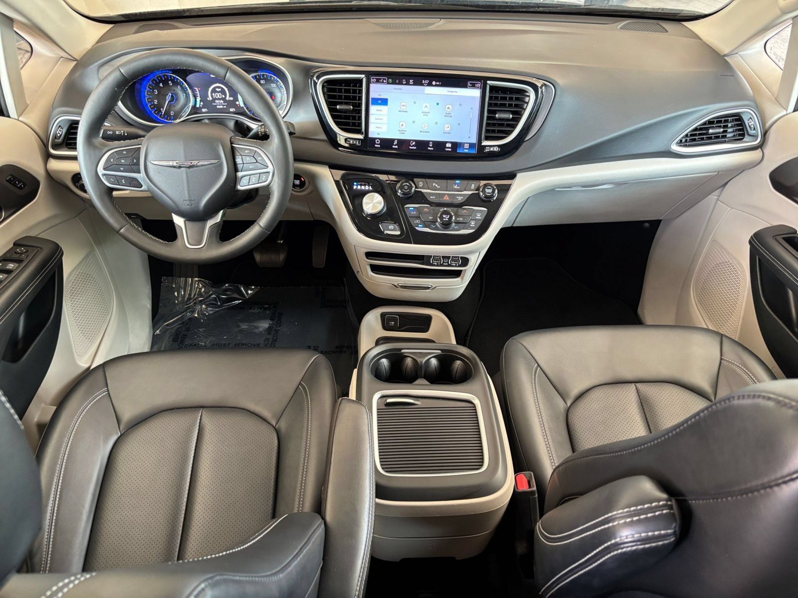 Used 2024 Chrysler Pacifica Touring-L FWD image 34