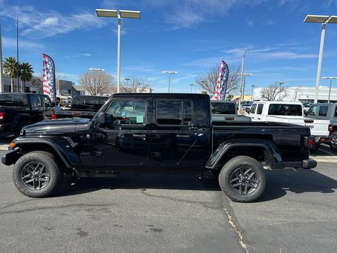 New 2026 Jeep Gladiator Sport AWD/4WD image 2