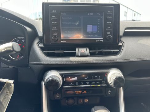 Used 2021 Toyota RAV4 LE image 16