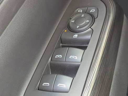 Certified 2023 GMC Acadia SLT w/ LPO, Floor Liner Package FWD image 28